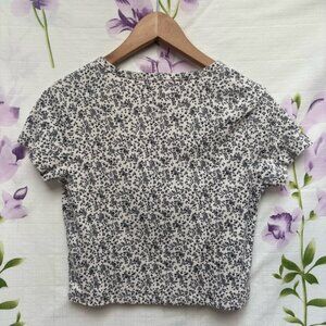 American Eagle Black And White Patterned Short Sleeve Tie Front Cropped Top